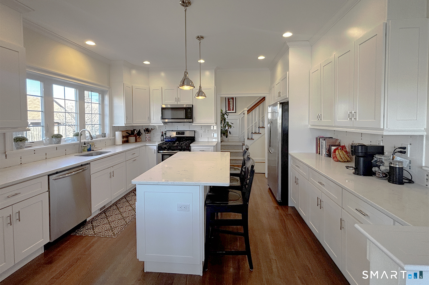 860 Oldfield Road Fairfield, CT 06824 - Photo 4 of 16