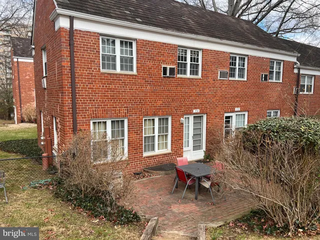 $2,500 | 3714 Holmes Lane, Alexandria, VA 22302