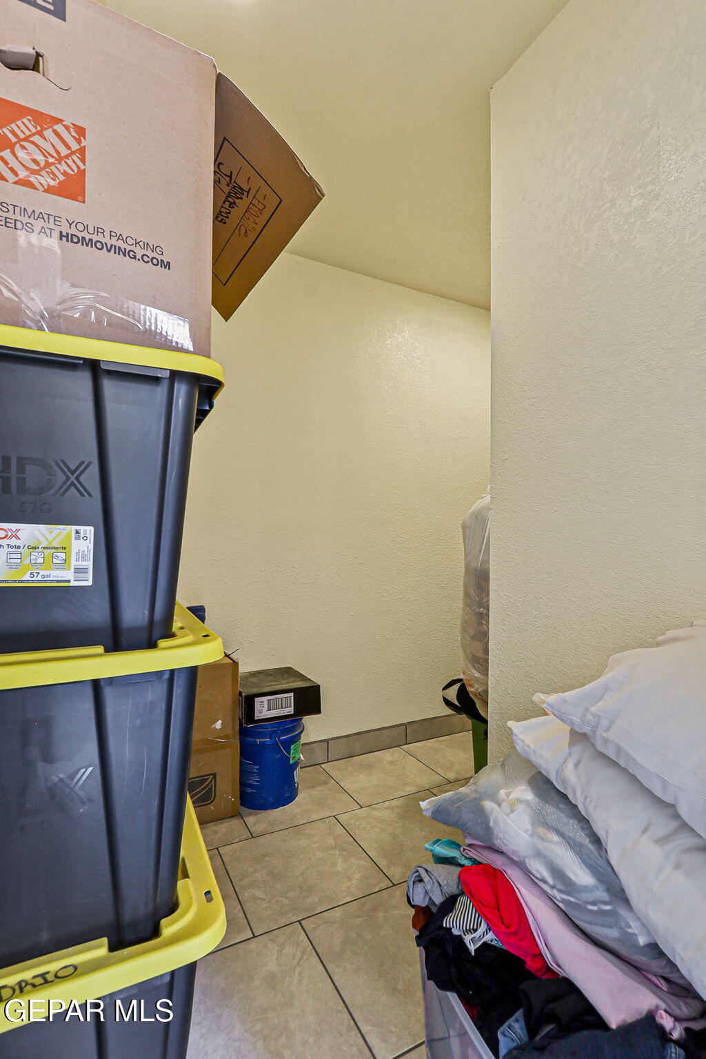13419 Mendoza Road San Elizario, TX 79849 - Photo 37 of 55 a living room with furniture