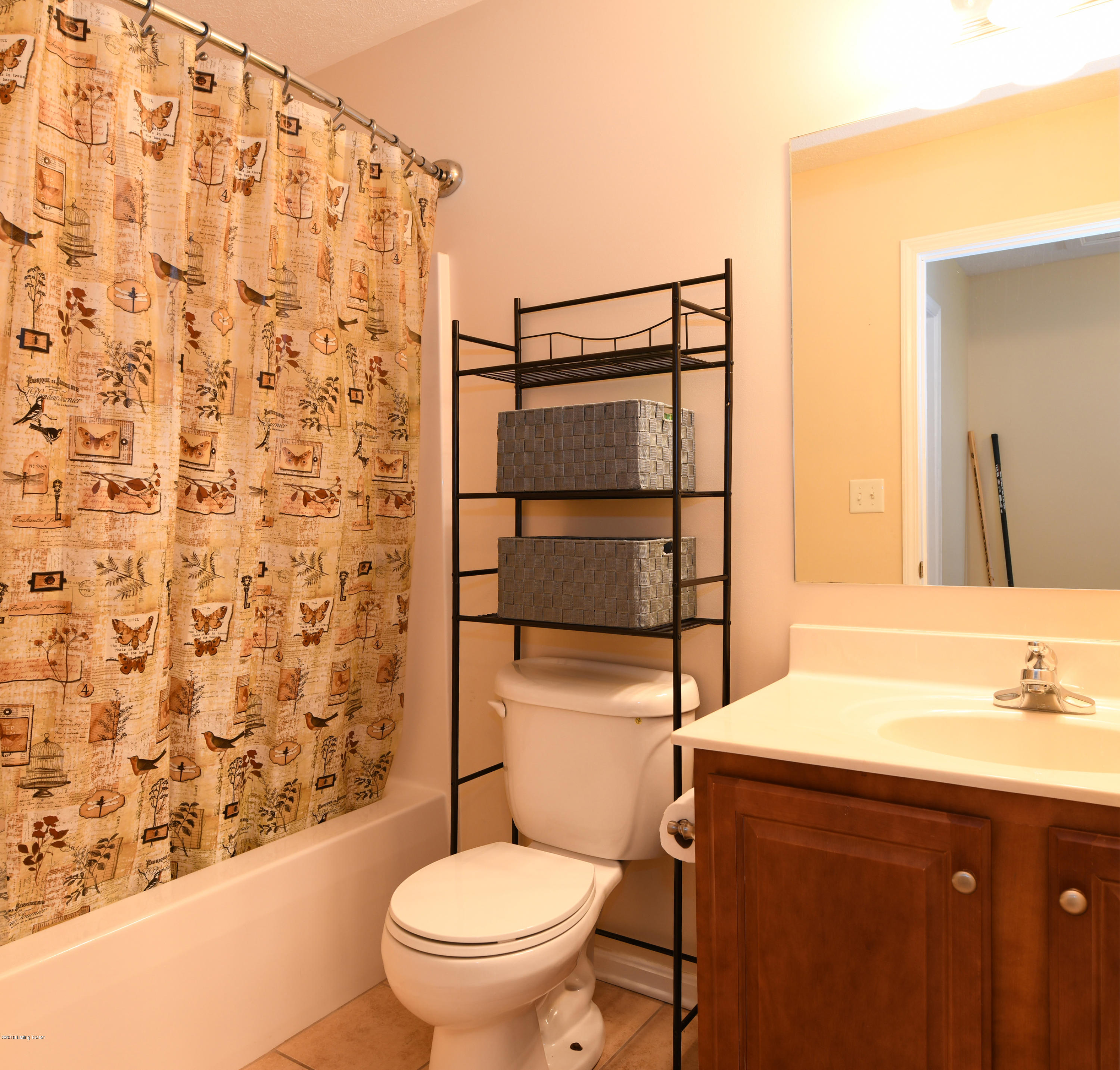 6908 Fernview Road Louisville, KY 40291 - Photo 15 of 22 2nd fl bath