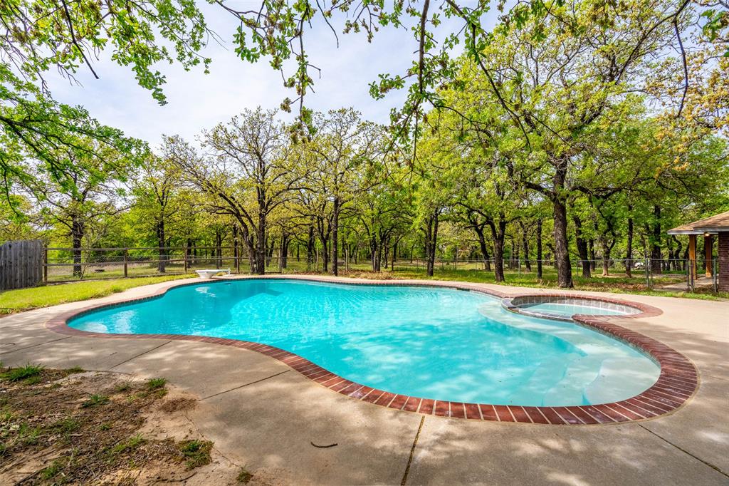 685 County Road 3673 Springtown, TX 76082 - Photo 19 of 24