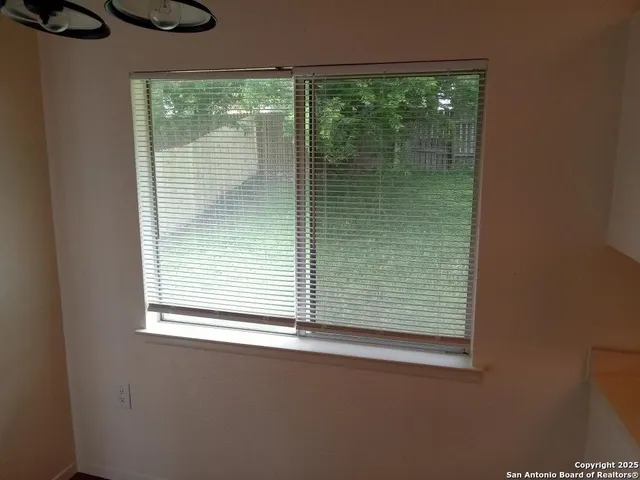 $1,095 | 9835 Meadow Way, Converse, TX 78109