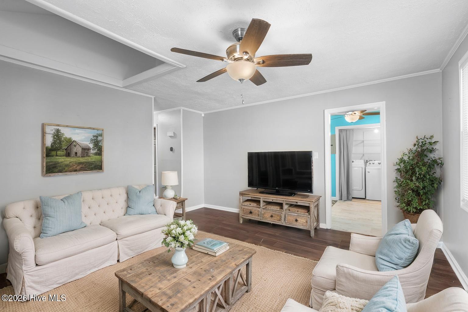 121 Bryan Street Jacksonville, NC 28540 - Photo 5 of 27 bryan-2 - Living Room - Farmhouse - 18