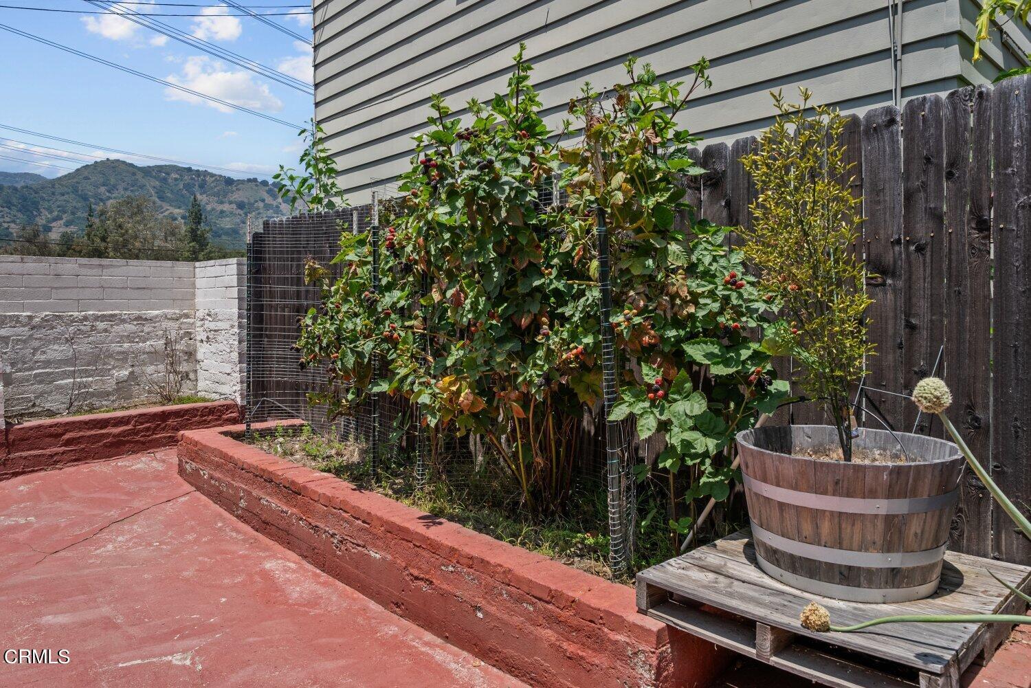 1807 Alpha Road Glendale, CA 91208 - Photo 17 of 26 a outdoor space with sitting area