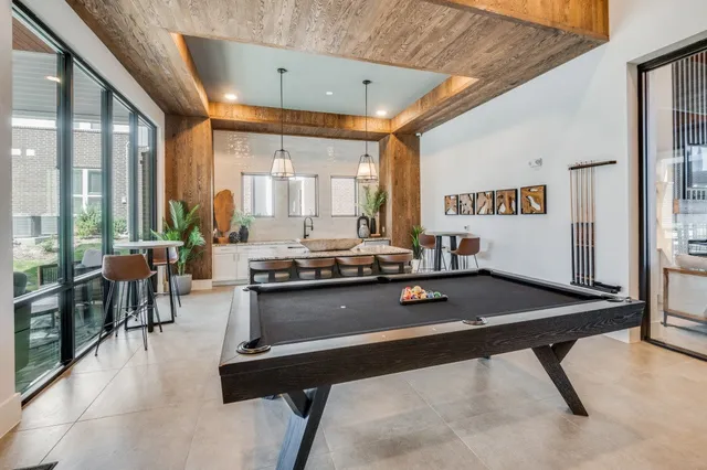 a large kitchen with kitchen island a large island in it