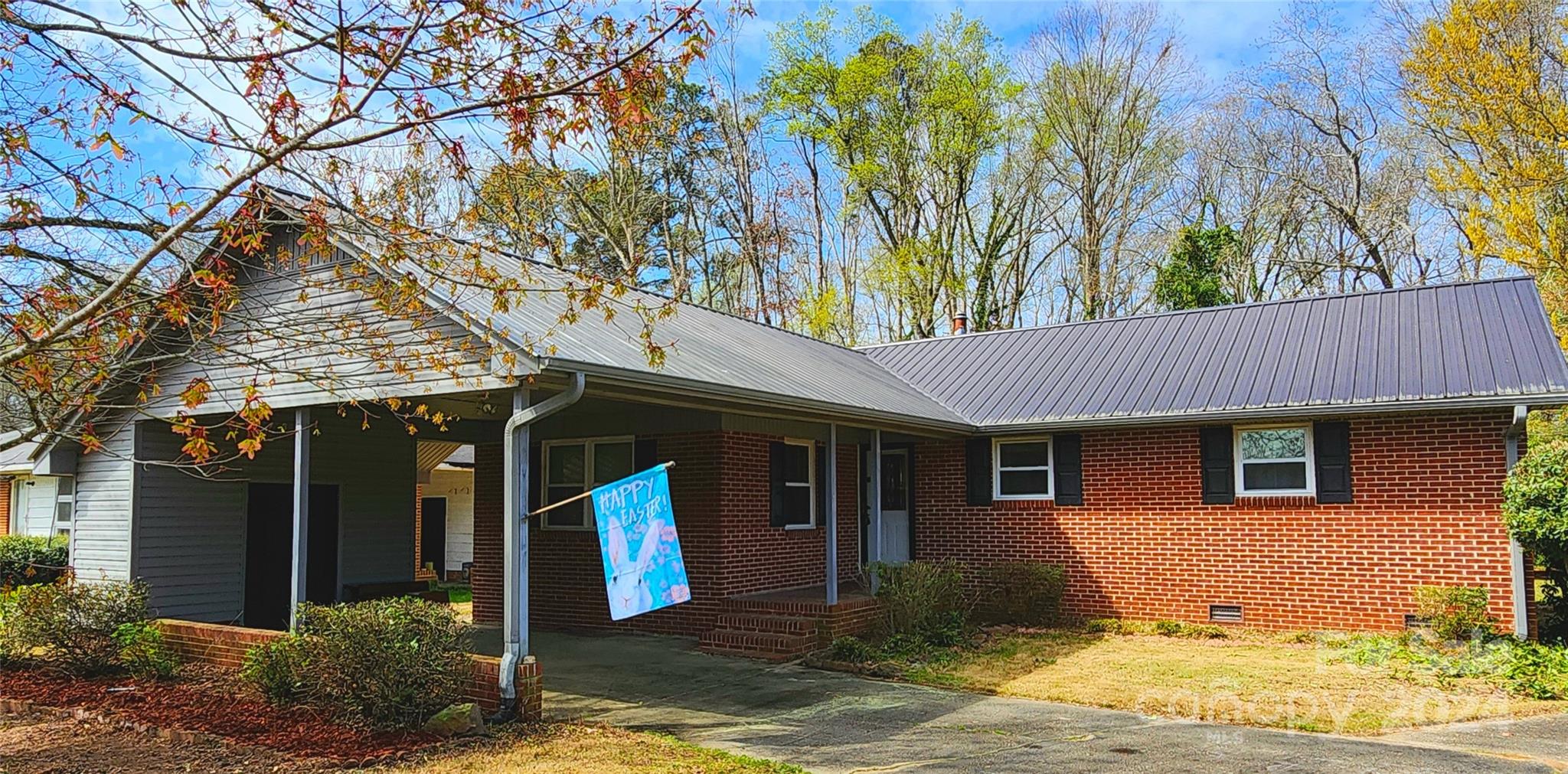108 State Rd S-13-525 Chesterfield, SC 29709 - Photo 1 of 46 a front view of a house with garden