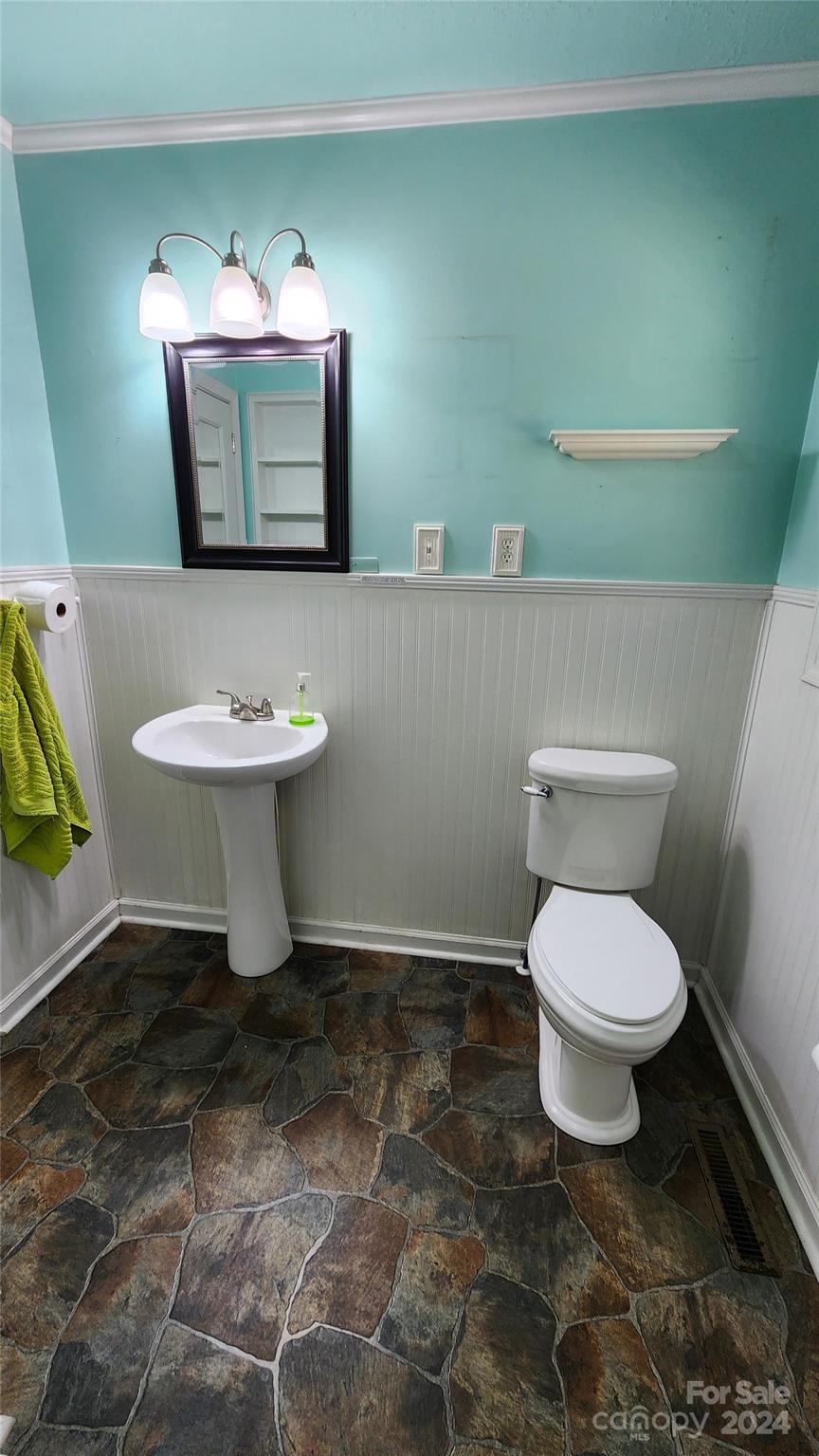 108 State Rd S-13-525 Chesterfield, SC 29709 - Photo 28 of 46 a bathroom with a toilet sink and mirror