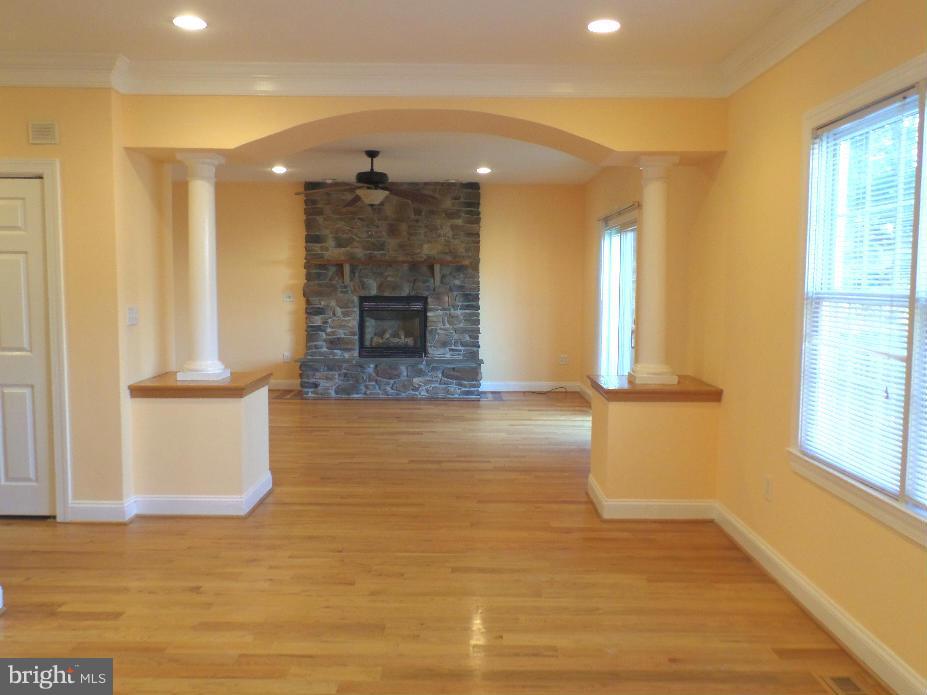 741 Hilltop Road Arnold, MD 21012 - Photo 12 of 28 Table space