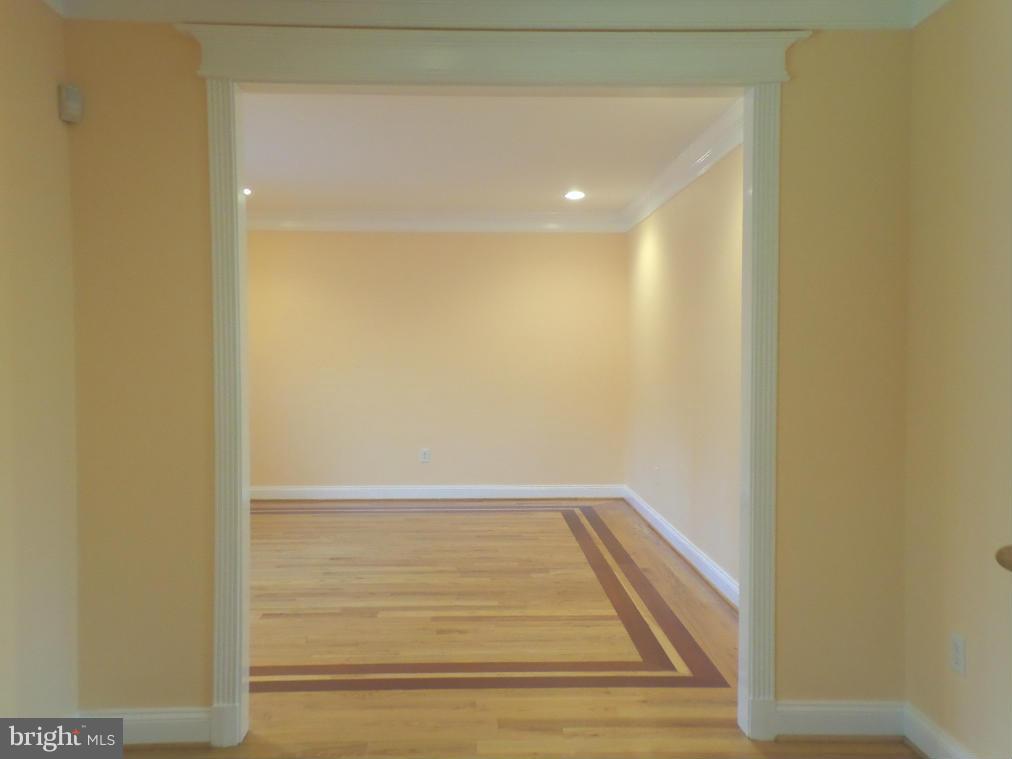 741 Hilltop Road Arnold, MD 21012 - Photo 16 of 28 Living Room