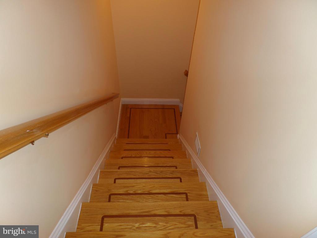 741 Hilltop Road Arnold, MD 21012 - Photo 23 of 28 hardwood staircases