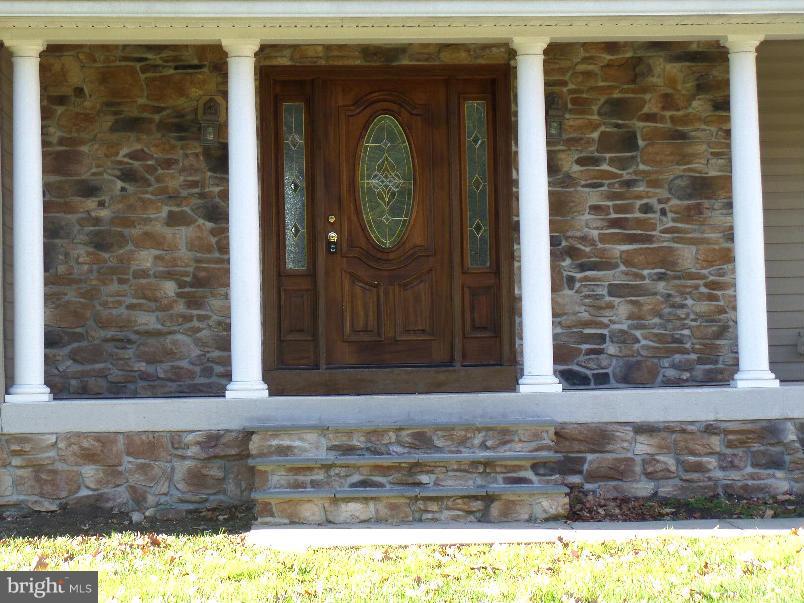 741 Hilltop Road Arnold, MD 21012 - Photo 5 of 28 Exterior (Front)
