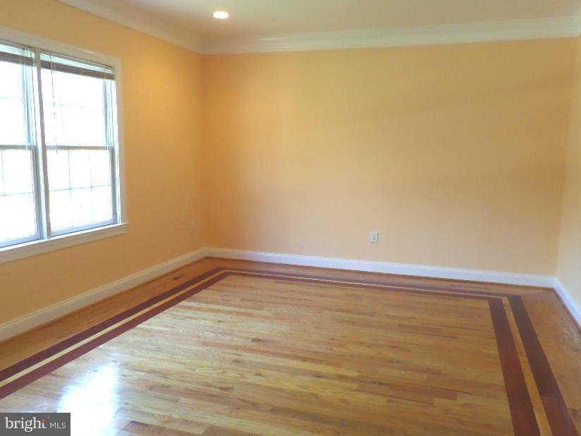 741 Hilltop Road Arnold, MD 21012 - Photo 8 of 28 Living Room