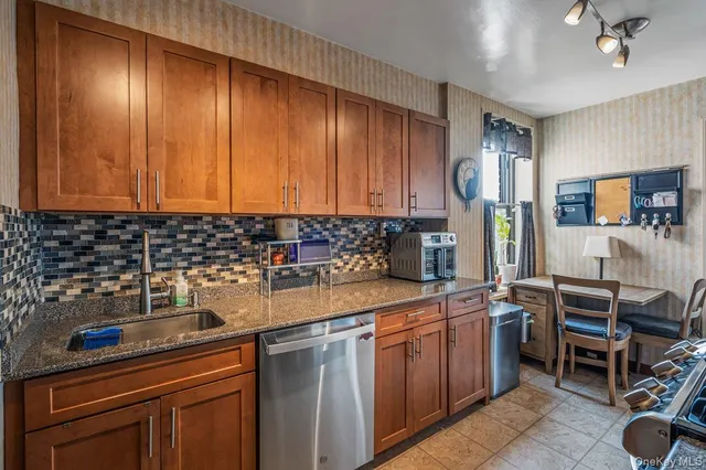 $399,000 | 18-55 Corporal Kennedy Street, Unit 6H | Bay Terrace