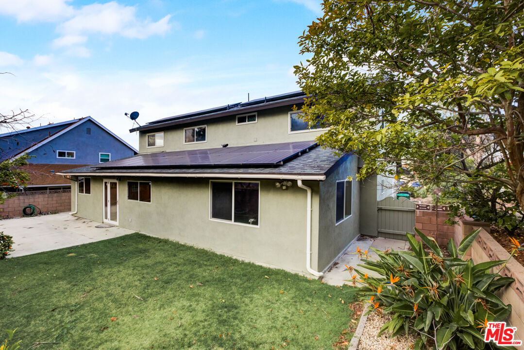 23620 Sunset Crossing Road Diamond Bar, CA 91765 - Photo 40 of 41 a front view of a house with garden