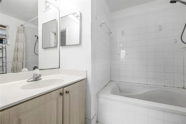 $2,600 | 8854 West Flagler Street, Unit 210, Miami, FL 33174