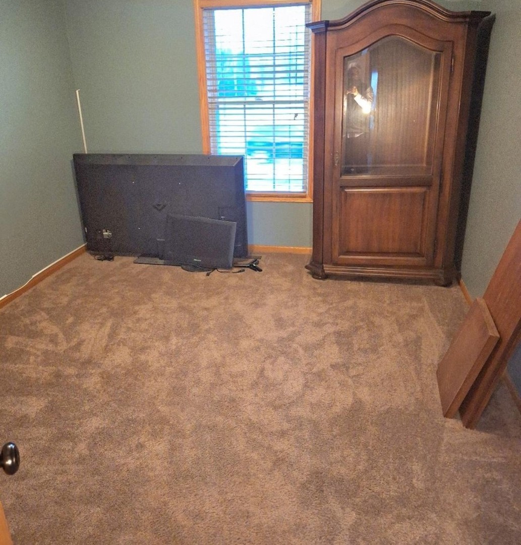 602 Sandra Street Kingston, IL 60145 - Photo 10 of 18 an empty room with windows