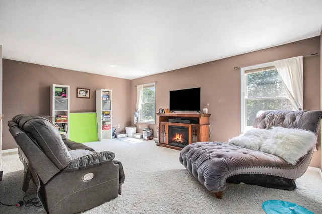 $569,900 | 69154 Elkhart Road, Edwardsburg, MI 49112