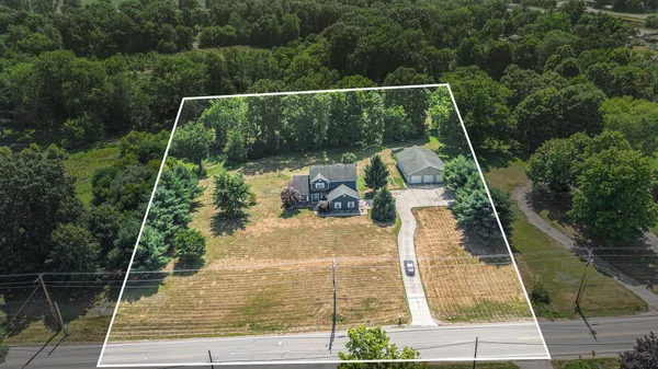 $569,900 | 69154 Elkhart Road, Edwardsburg, MI 49112