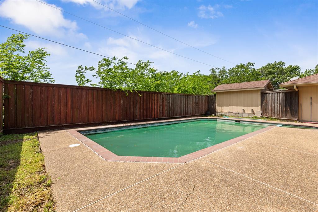 1502 Hinchliffe Road Mexia, TX 76667 - Photo 36 of 40 View of swimming pool featuring a fenced backyard, a fenced in pool, and a patio