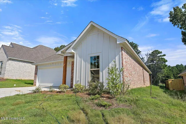 $319,999 | 107 Hyde Park Drive, Brandon, MS 39042