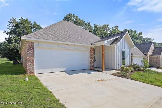 $319,999 | 107 Hyde Park Drive, Brandon, MS 39042