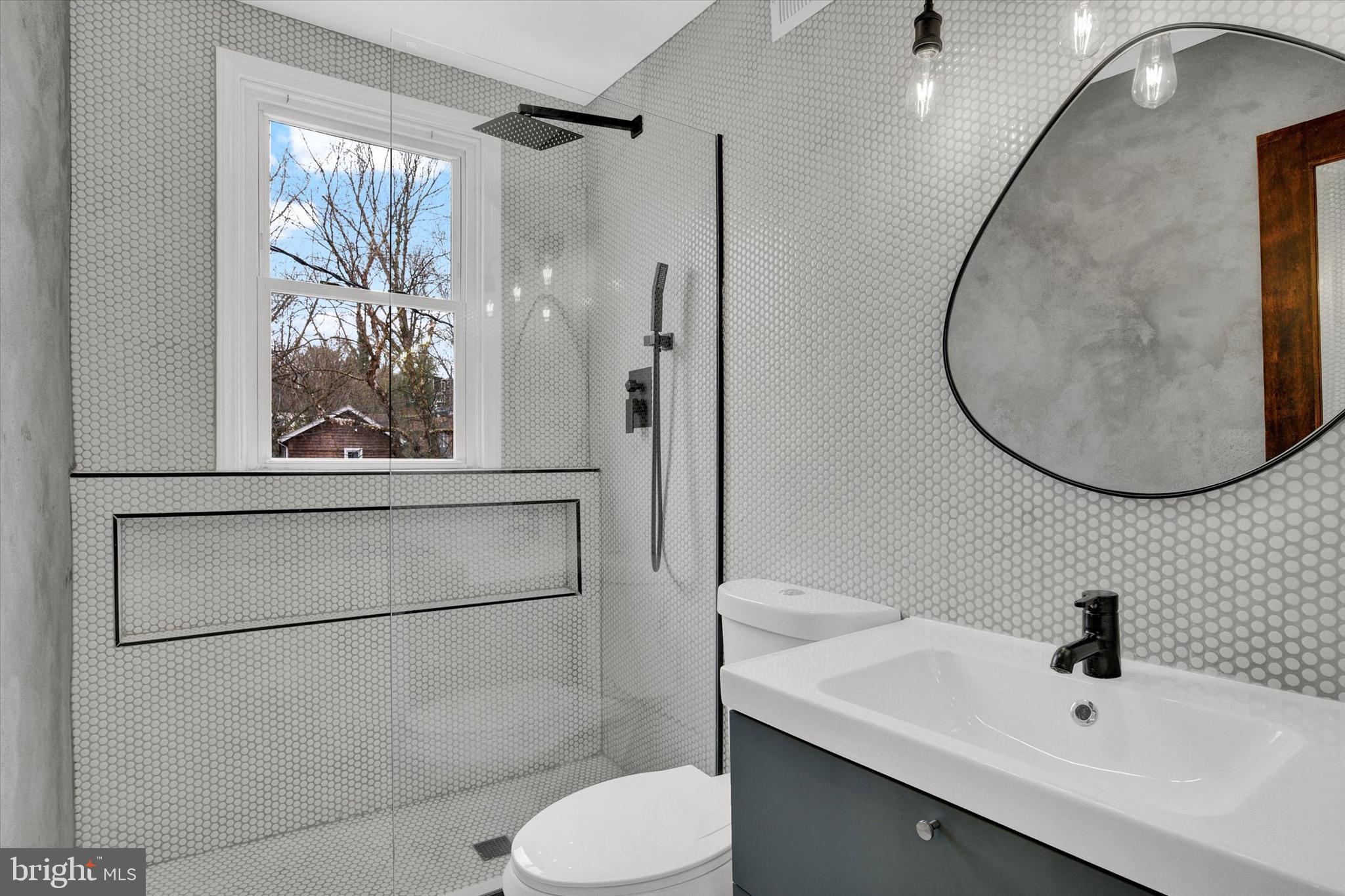 615 Deepdene Road Baltimore, MD 21210 - Photo 15 of 27 2nd floor full bath