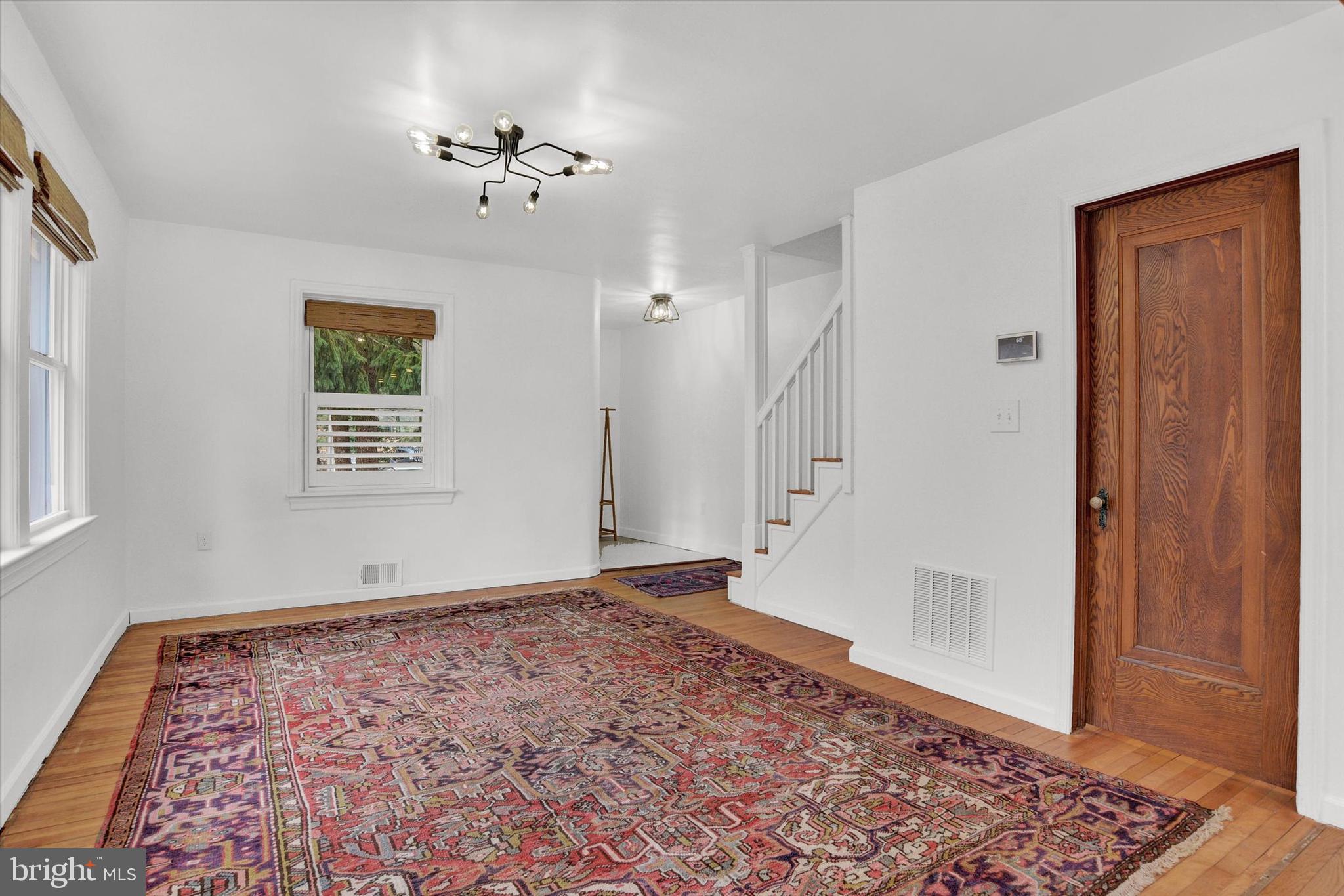 615 Deepdene Road Baltimore, MD 21210 - Photo 5 of 27 Living room