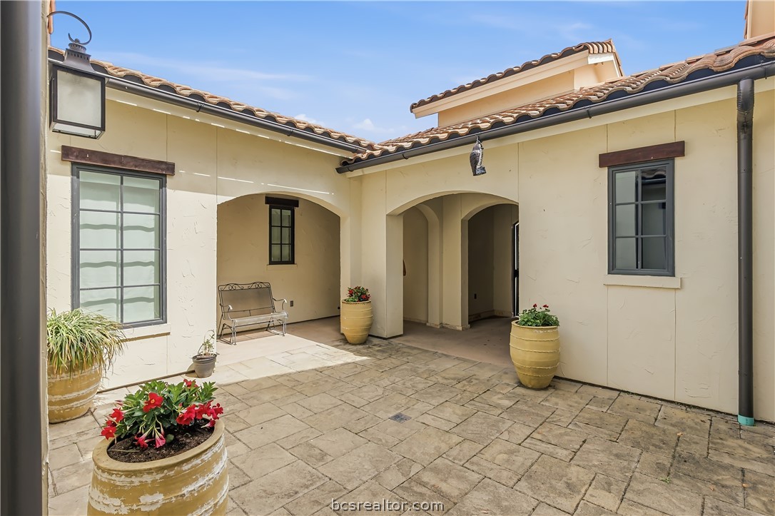 4229 Villaggio Court Bryan, TX 77802 - Photo 33 of 47 Interior courtyard