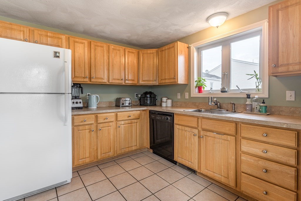 395 Riverside Street, Unit 395 Lowell, MA 01854 - Photo 11 of 29 Gallery Image 11