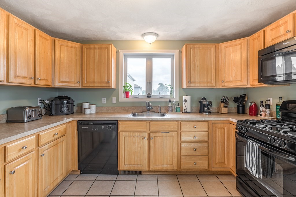 395 Riverside Street, Unit 395 Lowell, MA 01854 - Photo 12 of 29 Gallery Image 12