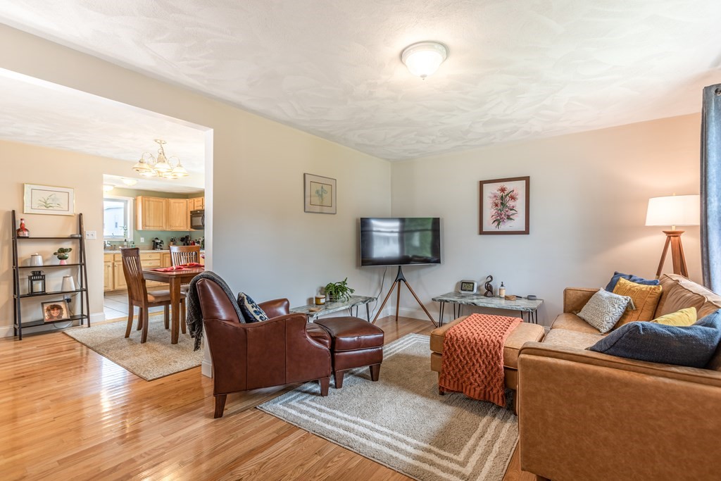 395 Riverside Street, Unit 395 Lowell, MA 01854 - Photo 4 of 29 Gallery Image 4