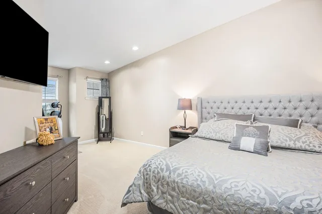 $284,900 | 56607 Long Island Drive, Utica, MI 48316