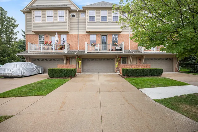 $284,900 | 56607 Long Island Drive, Utica, MI 48316