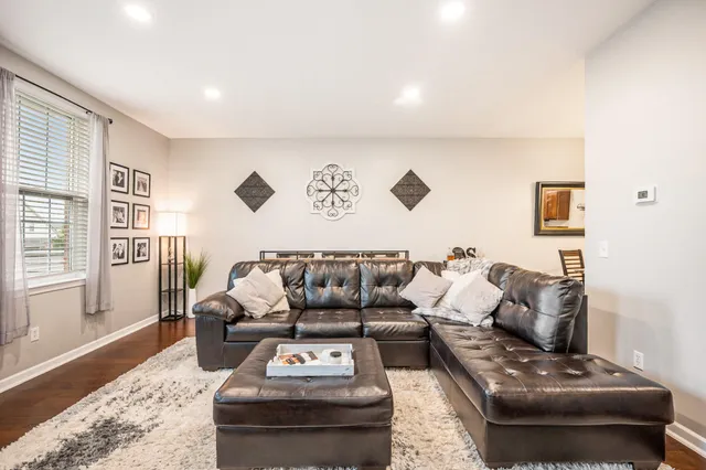 $284,900 | 56607 Long Island Drive, Utica, MI 48316