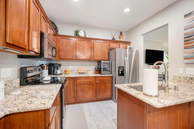 $284,900 | 56607 Long Island Drive, Utica, MI 48316