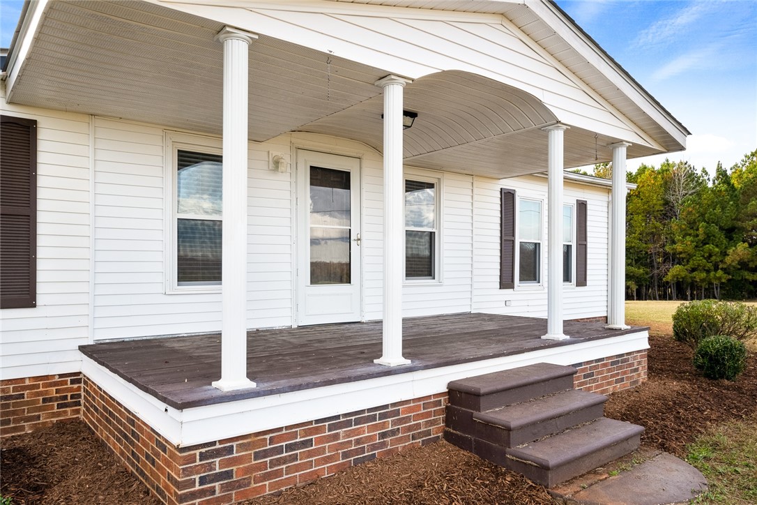 1405 Pinson Farm Road Belton, SC 29627 - Photo 4 of 32
