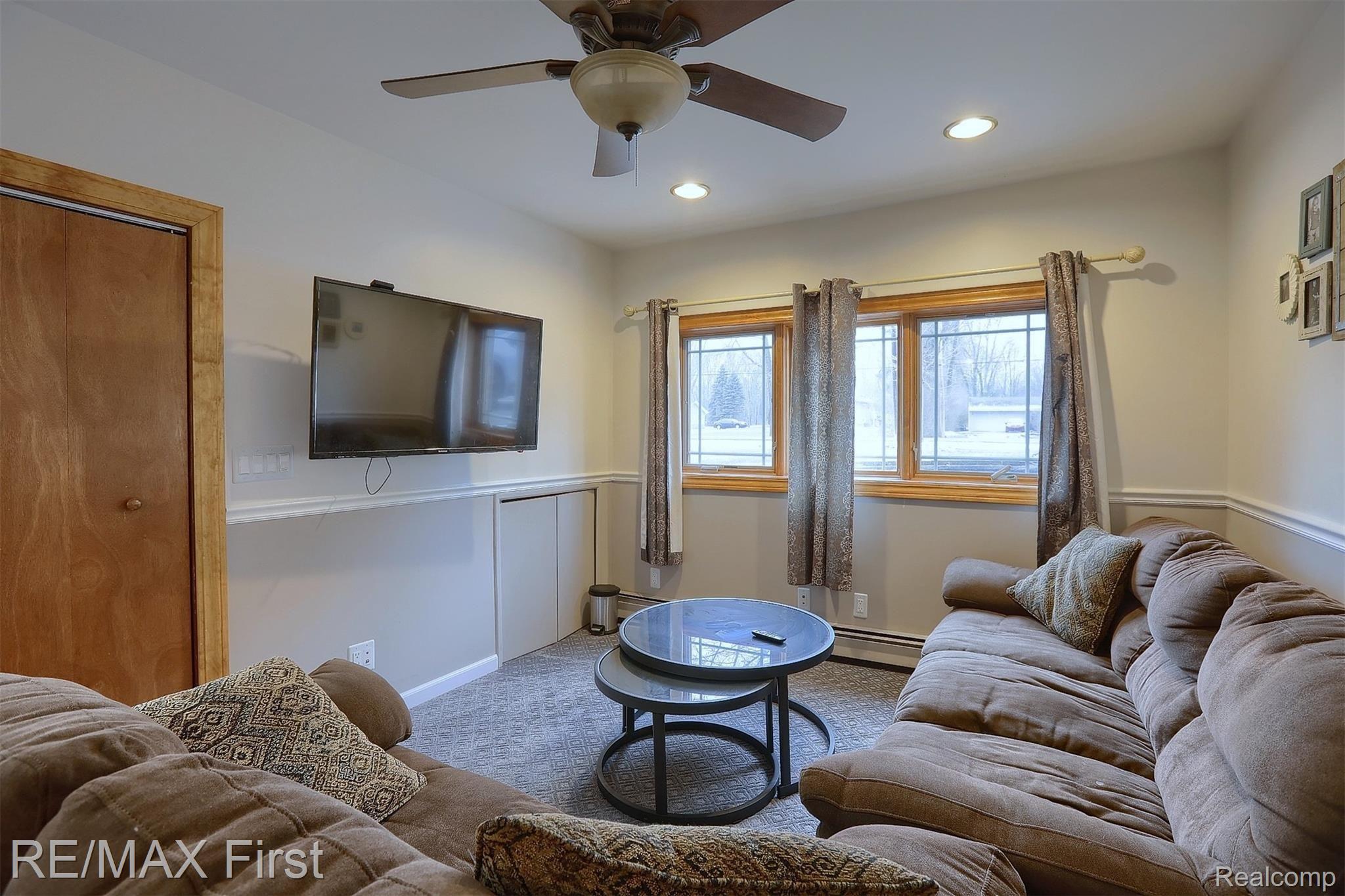 2896 Beach Road Port Huron, MI 48060 - Photo 15 of 31 4-Living Room.jpg