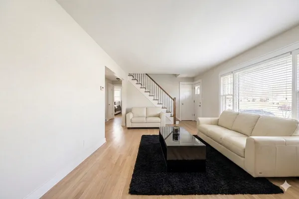 $305,000 | 432 Winston Lane, Chicago Heights, IL 60411