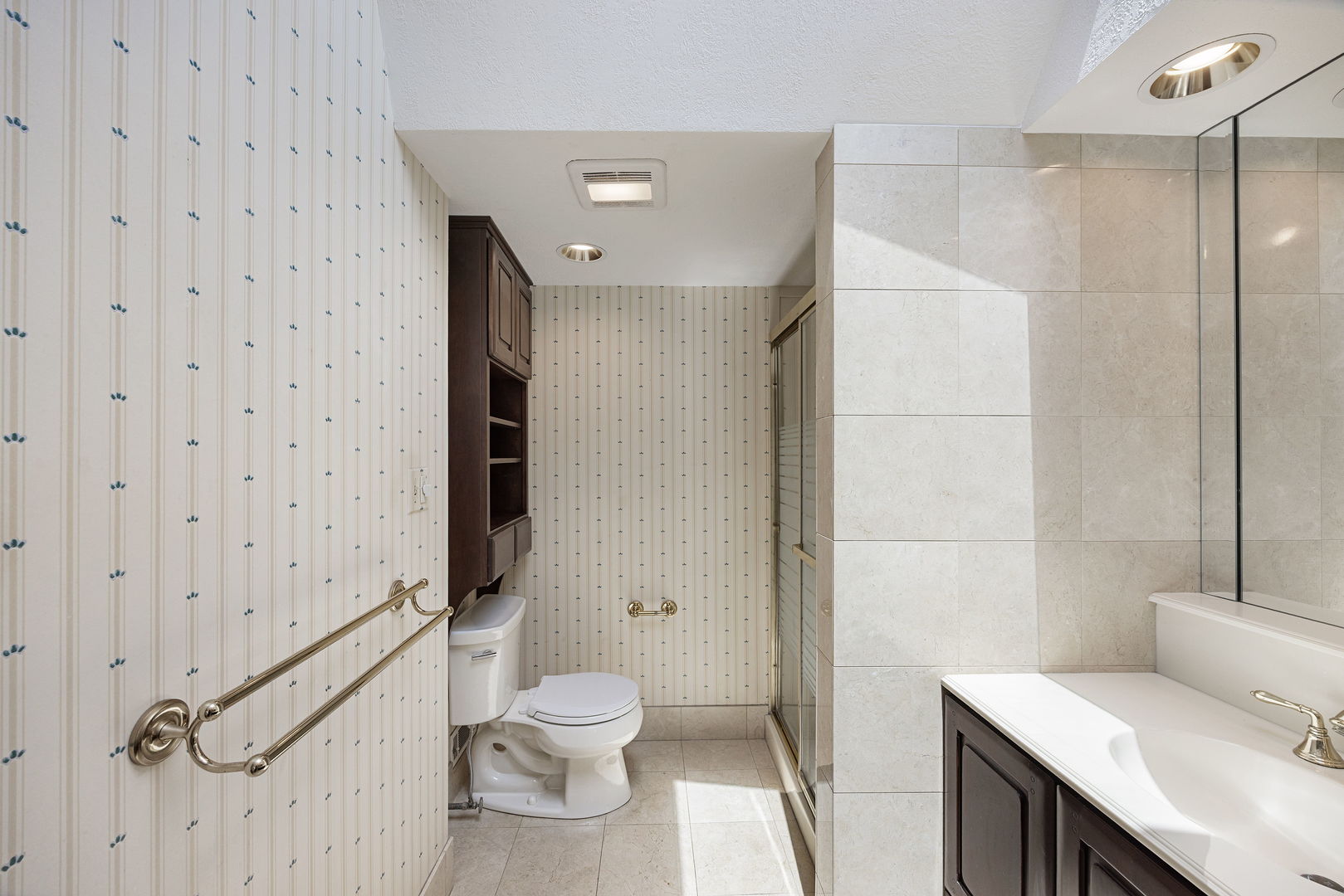 6723 Kingswood Road Willowbrook, IL 60527 - Photo 29 of 51 a bathroom with a toilet sink and a mirror