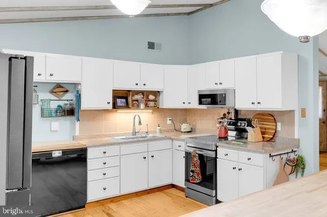 $435,000 | 2811 Cedar Lane, Hammonton, NJ 08037