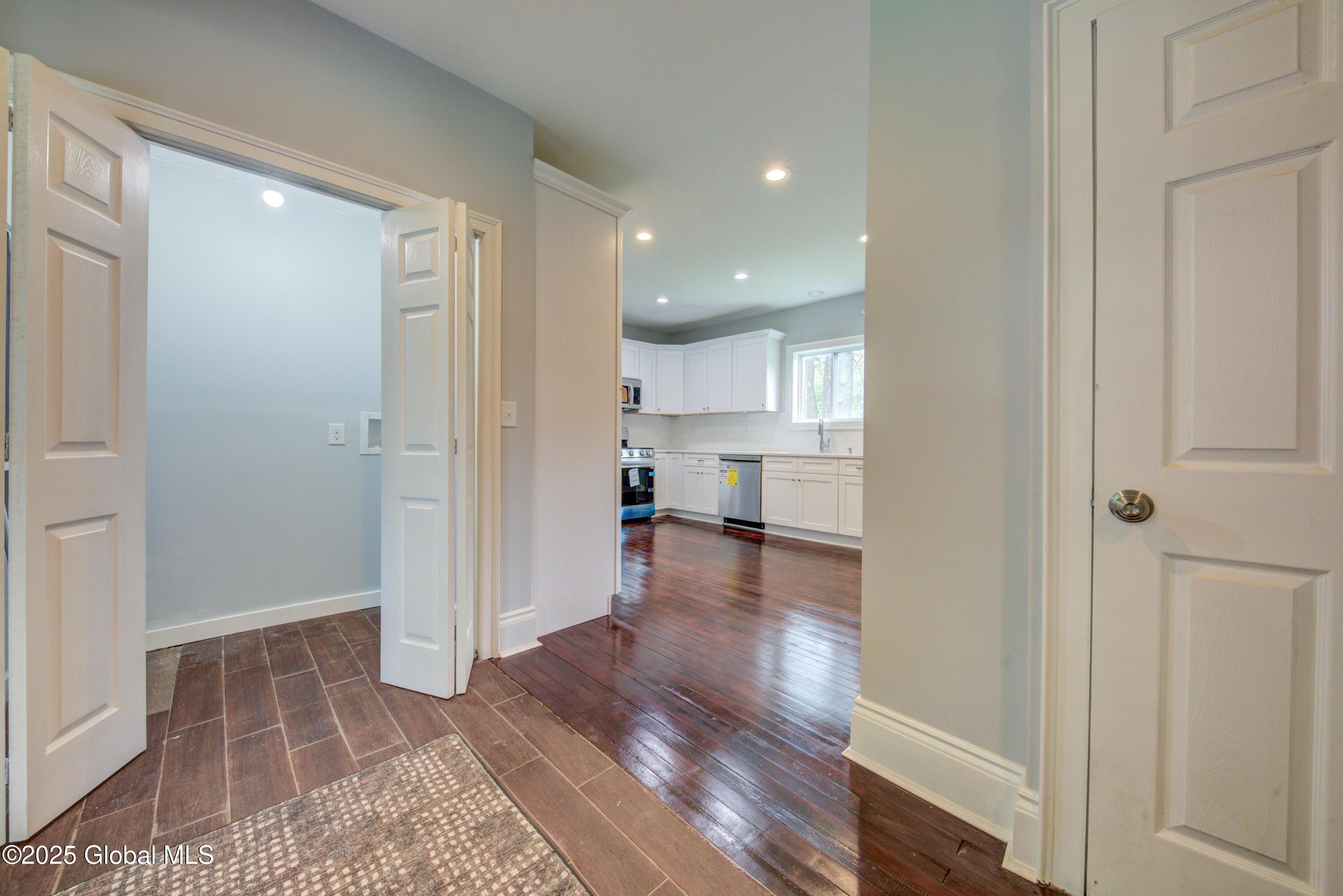 2627 Troy Schenectady Road Schenectady, NY 12309 - Photo 11 of 59 Troy Schenectady-40