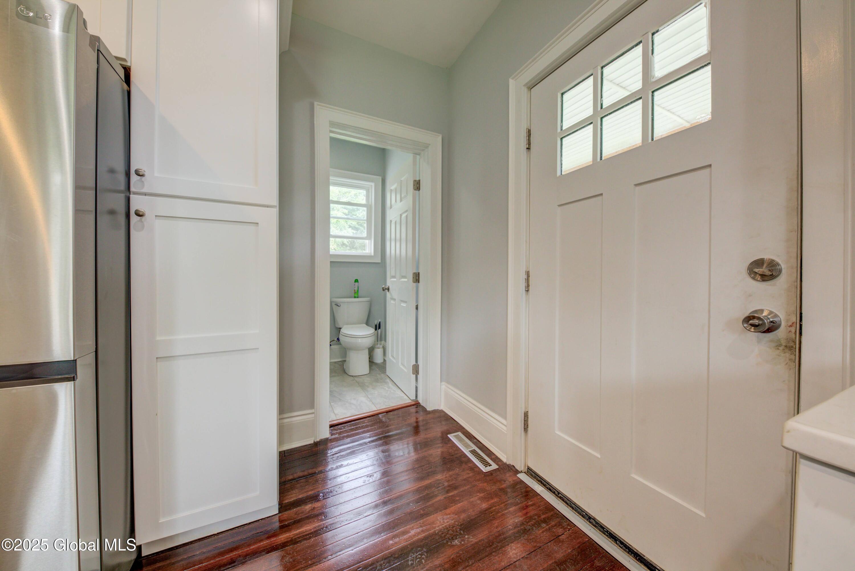 2627 Troy Schenectady Road Schenectady, NY 12309 - Photo 6 of 59 Troy Schenectady-44