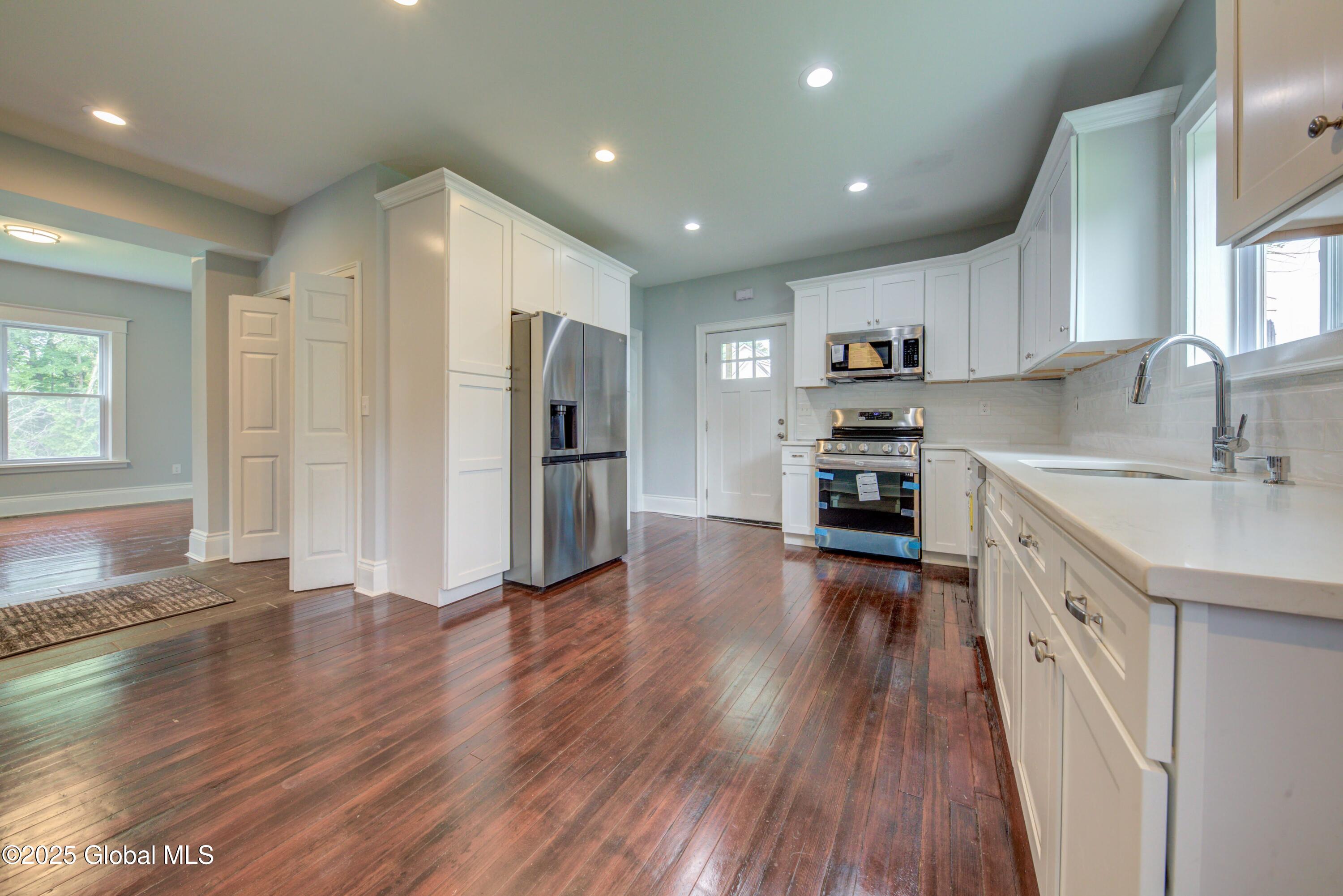 2627 Troy Schenectady Road Schenectady, NY 12309 - Photo 9 of 59 Troy Schenectady-42