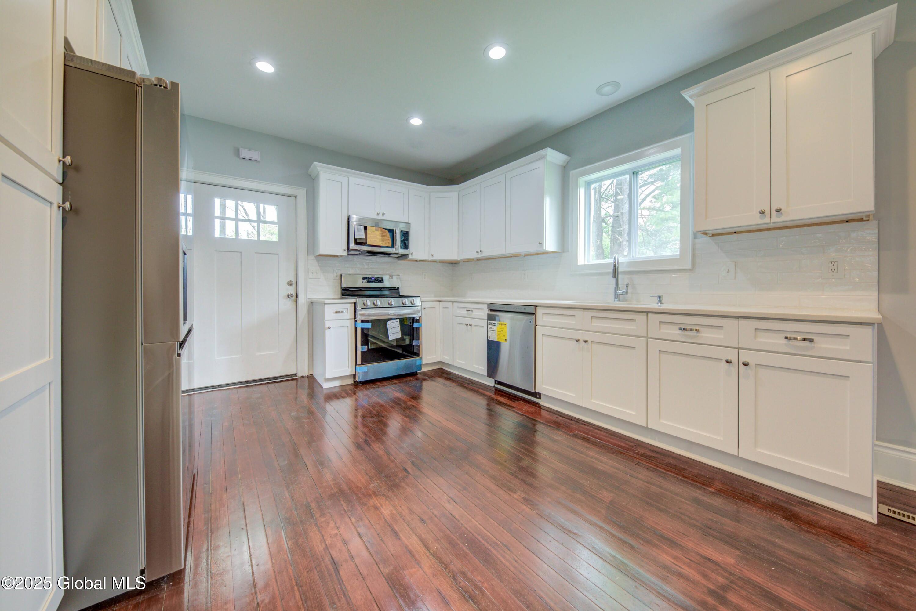 2627 Troy Schenectady Road Schenectady, NY 12309 - Photo 10 of 59 Troy Schenectady-41