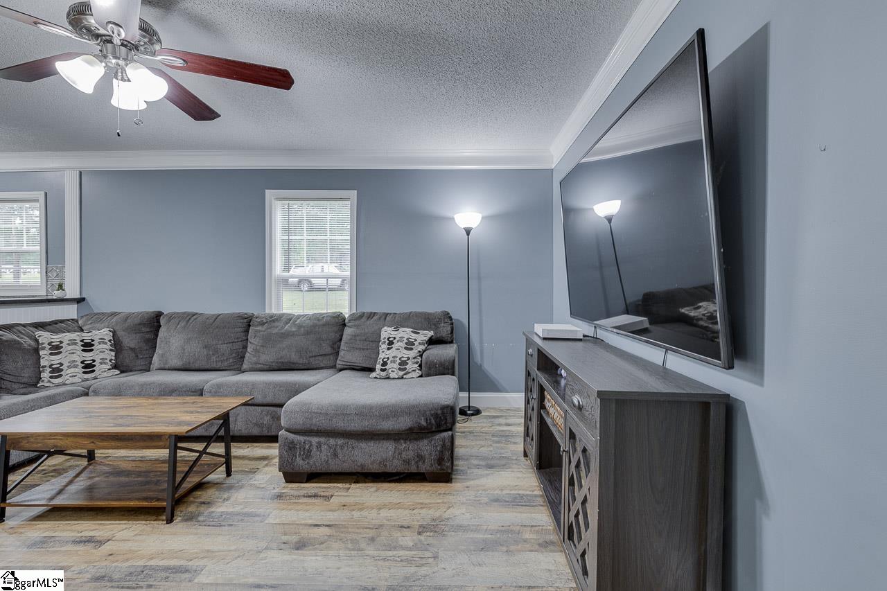 561 Waspnest Road Wellford, SC 29385 - Photo 3 of 36