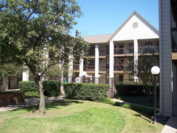 $169,900 | 218 North Texas Boulevard, Unit 303, Denton, TX 76201