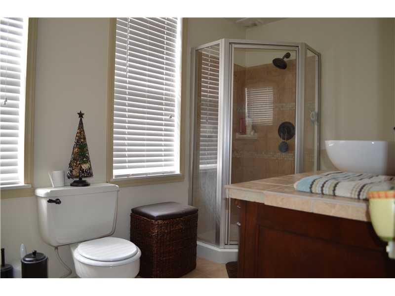 886 Freeport Road Freeport, PA 16229 - Photo 13 of 24 Full Bath.