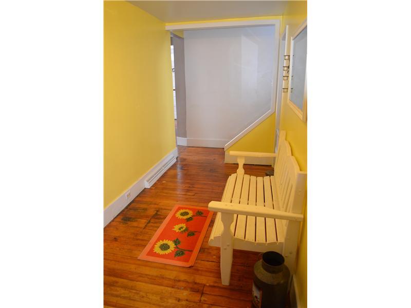 886 Freeport Road Freeport, PA 16229 - Photo 4 of 24 Entry/Foyer.