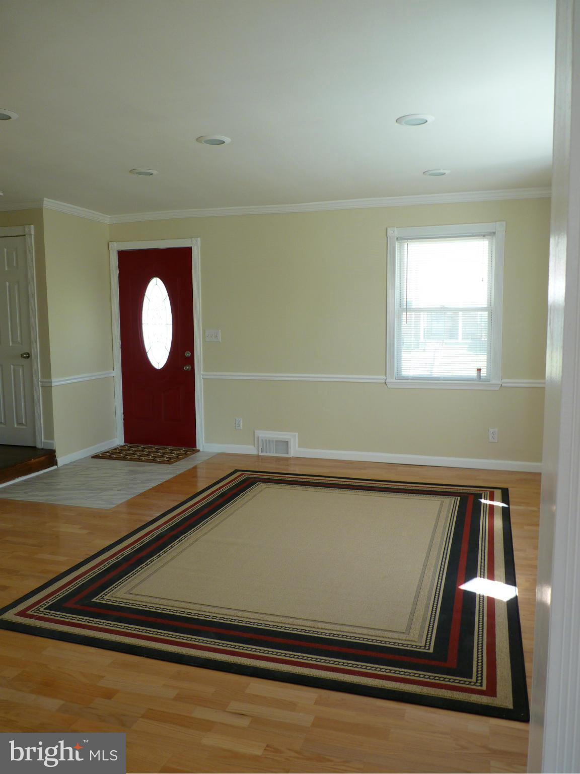 1551 Gleneagle Road Baltimore, MD 21239 - Photo 5 of 30 Living Room