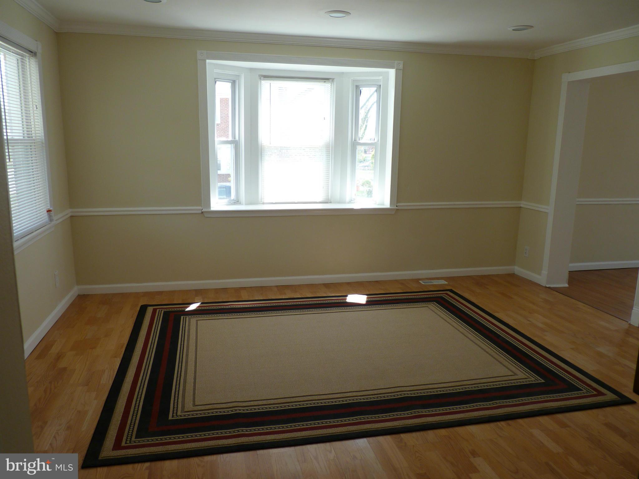 1551 Gleneagle Road Baltimore, MD 21239 - Photo 6 of 30 Living Room